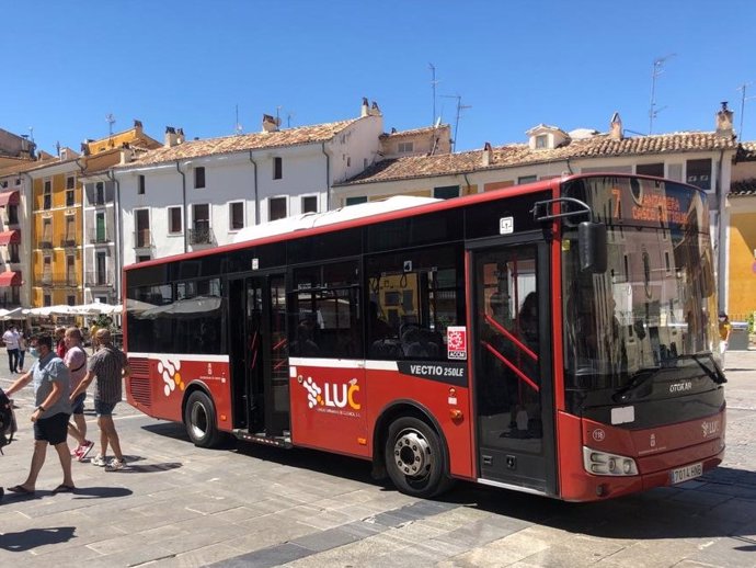 Archivo - Autobús urbano en Cuenca