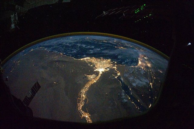 Vista nocturna del Delta del Río Nilo visto desde la Estación Espacial Internacional