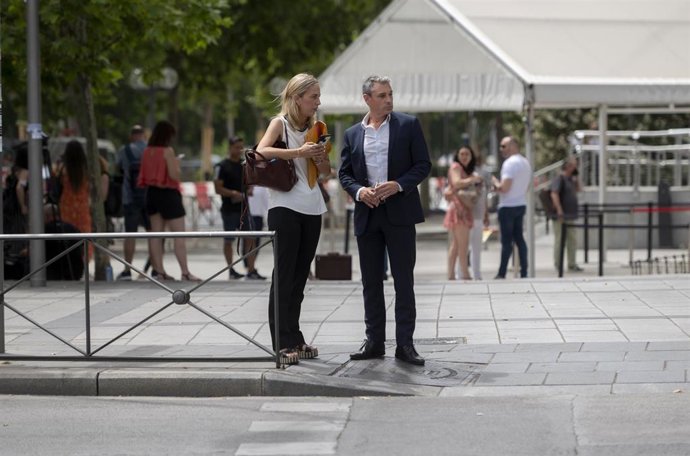 Archivo - La abogada de la familia, Mar de la Loma y la pareja de Silvia Indalia, Daniel Puyato.