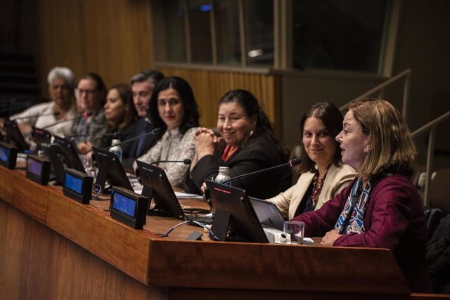 Ponentes de instituciones internacionales, en el acto sobre digitalización y mujer, organizado por la FMBBVA en Naciones Unidas con motivo de la CSW67.