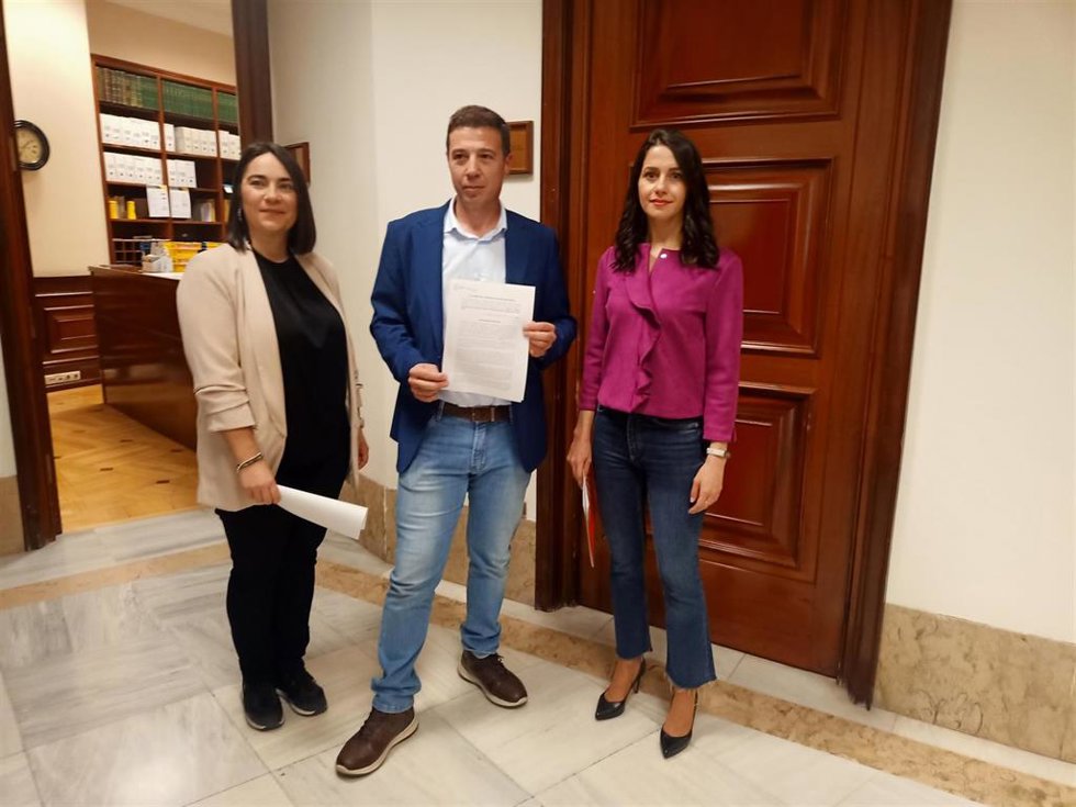 Ildefonso Ruiz con Inés Arrimadas y M Carmen Martínez