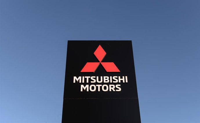 Archivo - FILED - 21 January 2020, Hessen, Friedberg: The logo of Japanese car manufacturer Mitsubishi Motors is seen displayed at the company's premises in Friedberg. Photo: Silas Stein/dpa