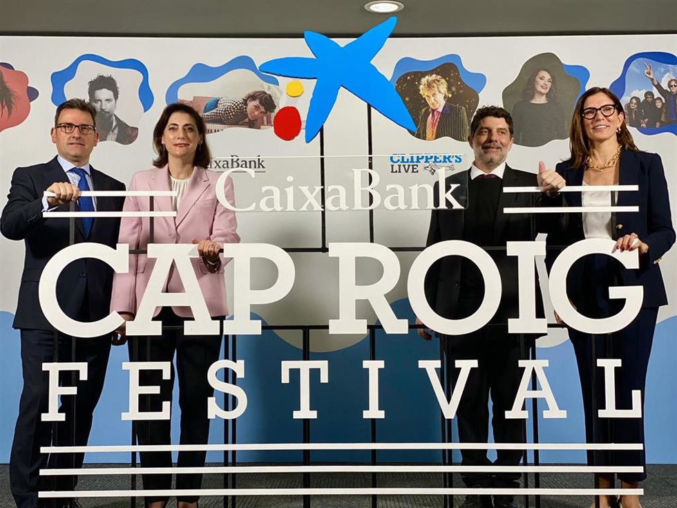 El director territorial de CaixaBank en Catalunya, Josep Maria Gonzlez; la directora de comunicación y relacions institucionales, María Llusa González; el director del Cap Roig Festival, Juli Guiu y la directora de CaixaBank en Barcelona, Maria Alsina