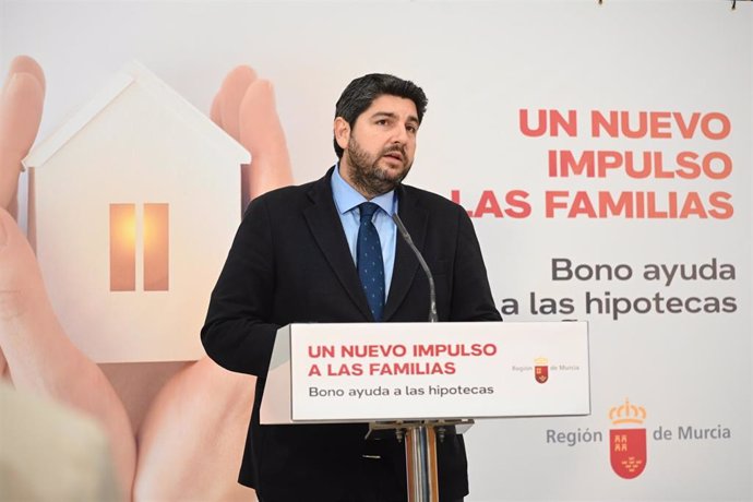 El presidente del Gobierno murciano, Fernando López Miras, anuncia el Bono ayuda a las hipotecas