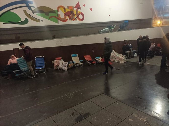 Colas para reservar en espacio en la Comida en la Calle.