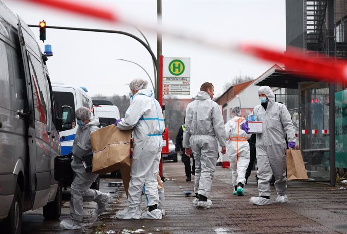10 March 2023, Hamburg: Forensic investigators work in front of the Jehovah's Witness building, where several people have been killed and some were injured during a shooting in Hamburg. Photo: Christian Charisius/dpa