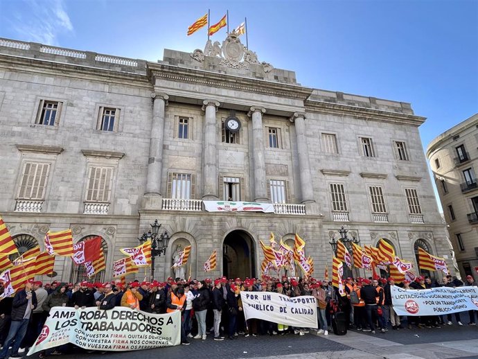 Mnifestantes convocados por UGT este viernes en Barcelona