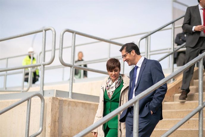 La ministra de Política Territorial y portavoz del Gobierno de España, Isabel Rodríguez, junto al presidente de la Diputación de Ciudad Real, José Manuel Caballero