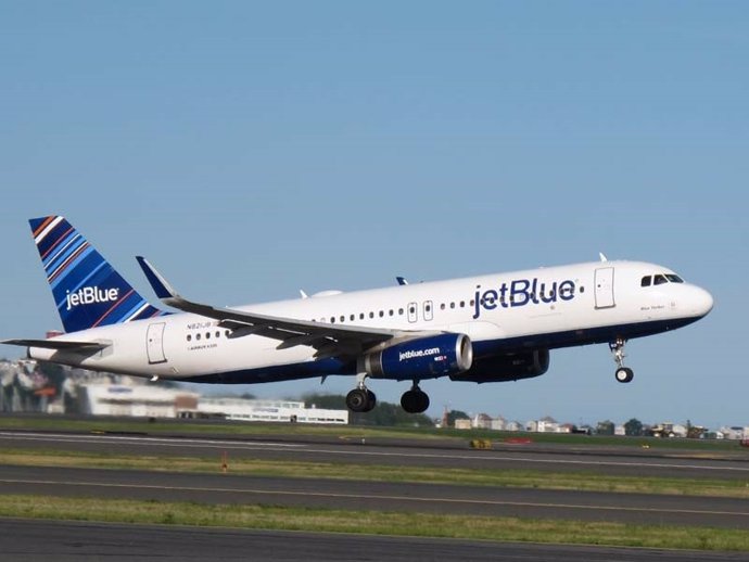 Archivo - Avión de JetBlue.