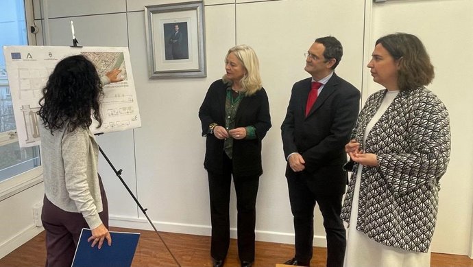 Mercedes Colombo y Carmen Sánchez conocen las obras de regeneración urbana de El Puerto.