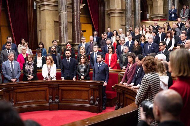 El Parlament guarda un  minuto de silencio por los fallecidos en mina de Súria (Barcelona)