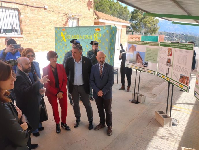 La directora general de la Guardia Civil, María Gámez, presenta el proyecto de mejoras del acuartelamiento de Almáchar (Málaga).