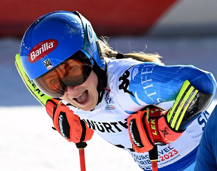 16 February 2023, France, Courchevel: USA's Mikaela Shiffrin reacts at the finish line after the 1st run of the women's giant slalom during the Alpine Ski World Championship in Courchevel. Photo: Michael Kappeler/dpa