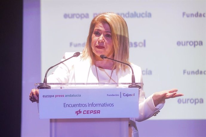 La alcaldesa de Jerez, Mamen Sánchez, en un encuentro informativo organizado por Europa Press Andalucía.