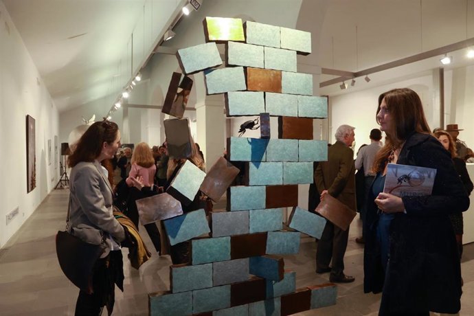 Exposición 'Muros: Más allá de los límites', del artista Chiqui Díaz, en Tomares.