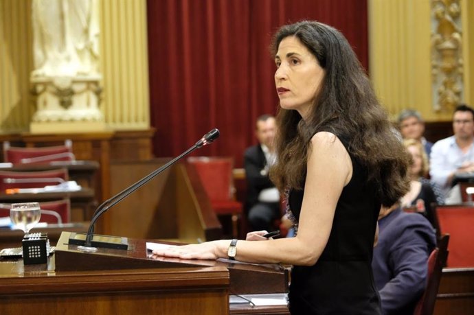 Archivo - La diputada de Podemos en el Parlament, Antnia Martín.