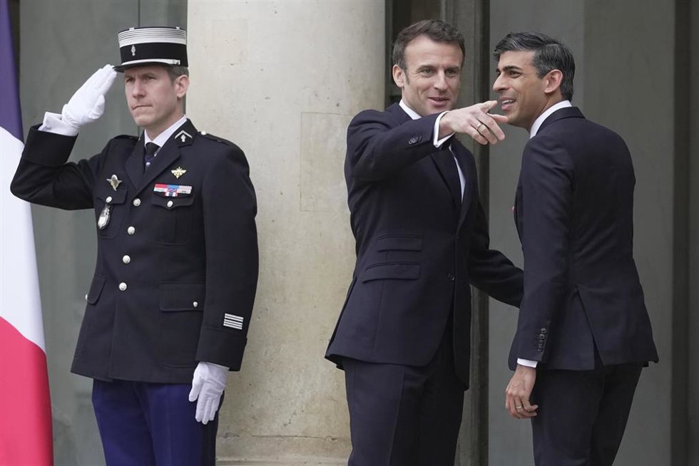 Emmanuel Macron y Rishi Sunak durante la cumbre franco-británica de París