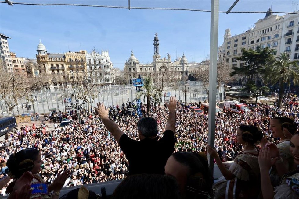 Pirotecnia Zaragozana dispara una 'masclet' "clásica" dedicada a "visibilizar" las enfermedades raras