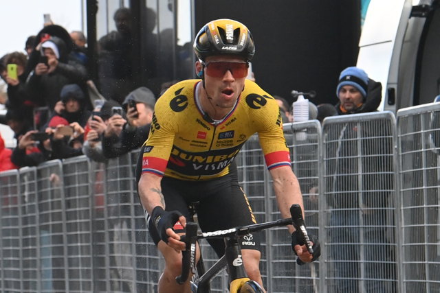 El ciclista esloveno Primoz Roglic (Jumbo-Visma) conquistó este viernes la quinta etapa de la Tirreno-Adriático, disputada finalmente tras ser recortada entre Morro d'Oro y Sassotetto sobre 165,6 kiló
