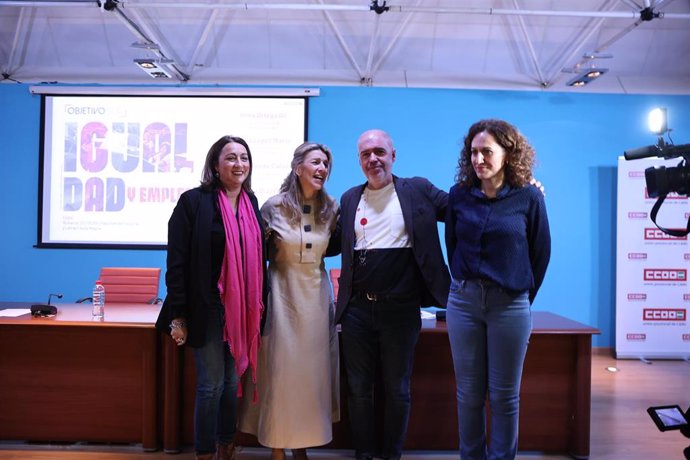 Yolanda Díaz junto a Unai Sordo, Nuria López e Inmaculada Ortega  en el acto organizado por CCOO 'Igualdad y Empleo' en Cádiz. 