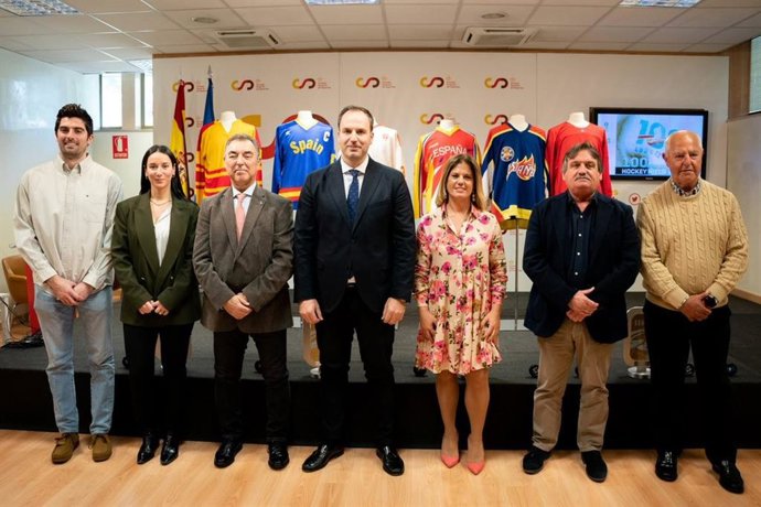 La RFEDH celebra el centenario del hockey hielo en el CSD.