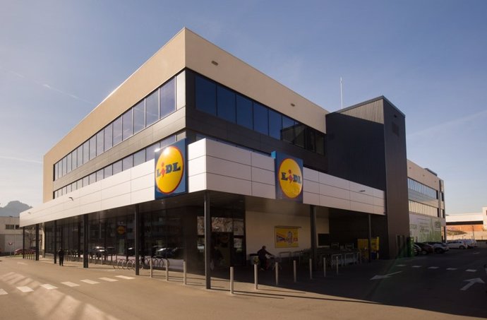 Archivo - Imagen de archivo de un supermercado Lidl