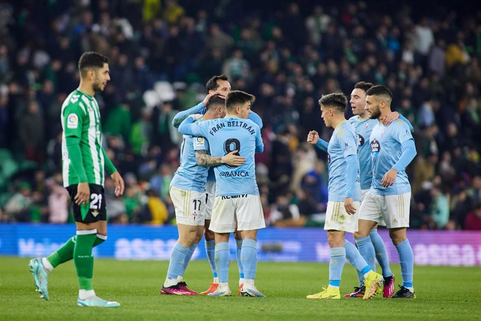 Archivo - Los jugadores del Celta celebran un gol en su partido ante el Betis en LaLiga Santander 2022-2023