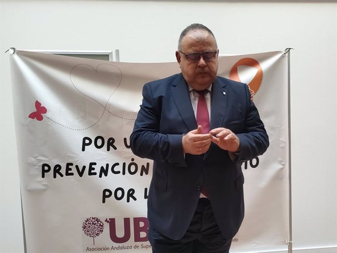 El consejero de Sanidad, Alejandro Vázquez, después de su intervención en el  II Encuentro Internacional sobre Prevención, Intervención y Posvención de la Conducto Suicida en Salamanca.