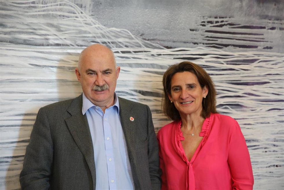 La ministra para la Transición Ecológica y el Reto Demográfico, Teresa Ribera, y el vicepresidente segundo del Gobierno de Navarra, José M Aierdi, en la sede del Ministerio.