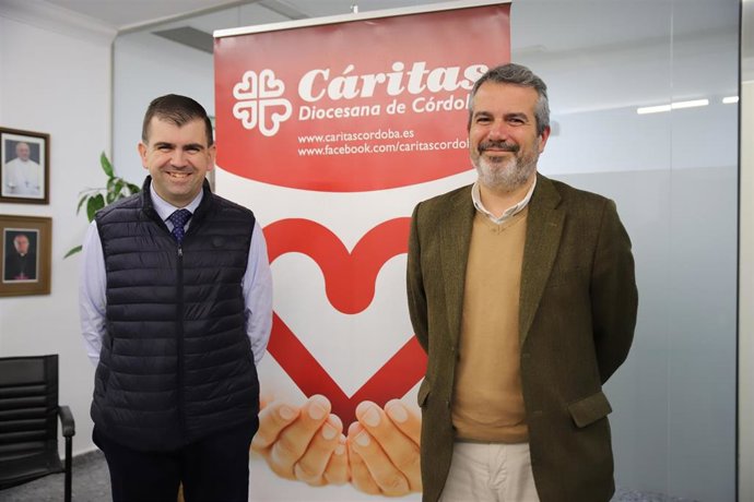 El director de Cáritas Diocesana de Córdoba, Salvador Ruiz (izda.), y el impulsor de la iniciativa 'Redona', Jesús Rivas.