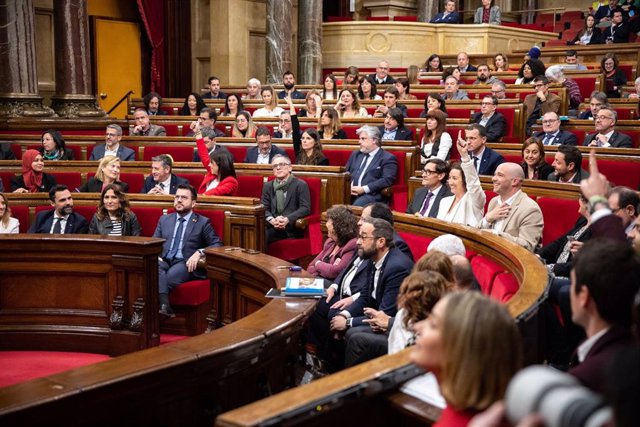 Vista de una sesión plenaria del debate final de los Presupuestos de la Generalitat 2023, en el Parlament, a 10 de marzo de 2023, en Barcelona, Catalunya (España). 