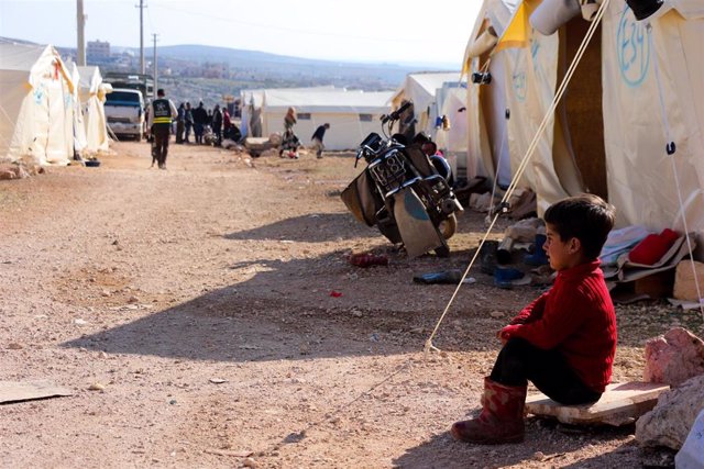 Campo de desplazados por el terremoto de febrero en el noroeste de Siria
