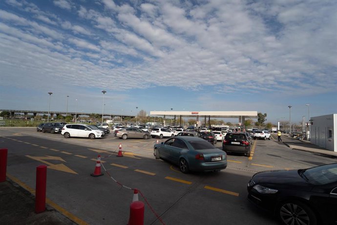 Archivo - Imágenes de archivo de coches