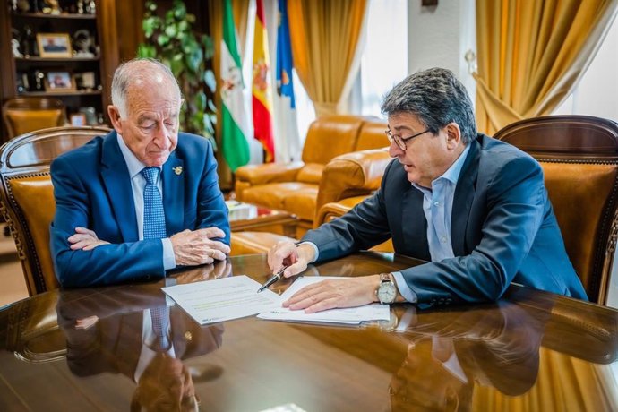 Reunión del diputado nacional del Partido Popular de Almería, Juan José Matarí, y el alcalde de Roquetas de Mar, Gabriel Amat