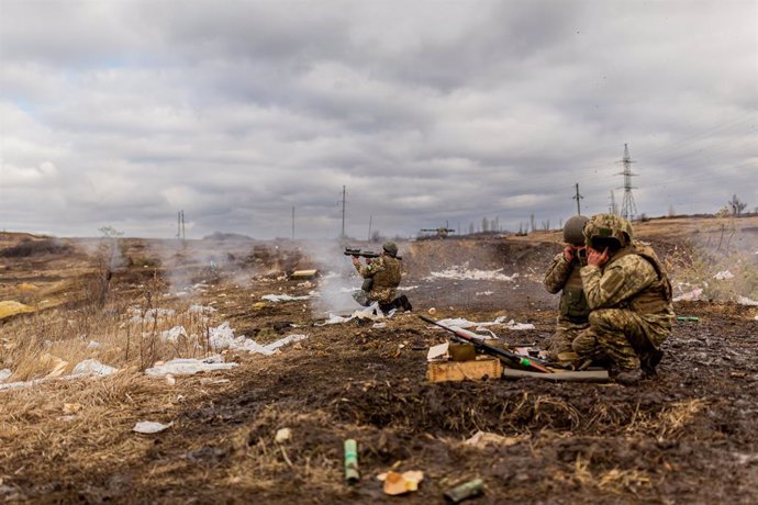Archivo - Instructores militares enseñan a las tropas en Ucrania