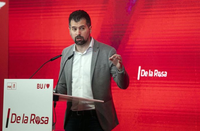 El secretario general del PSOECyL, Luis Tudanca, durante la presentación de la candidatura de Daniel de la Rosa al Ayuntamiento de Burgos