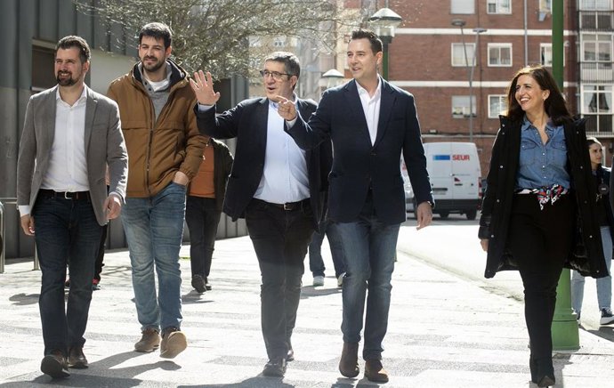 El portavoz del Grupo Socialista en el Congreso, Patxi López, en la presentación de la candidatura de Daniel de la Rosa al Ayuntamiento de Burgos