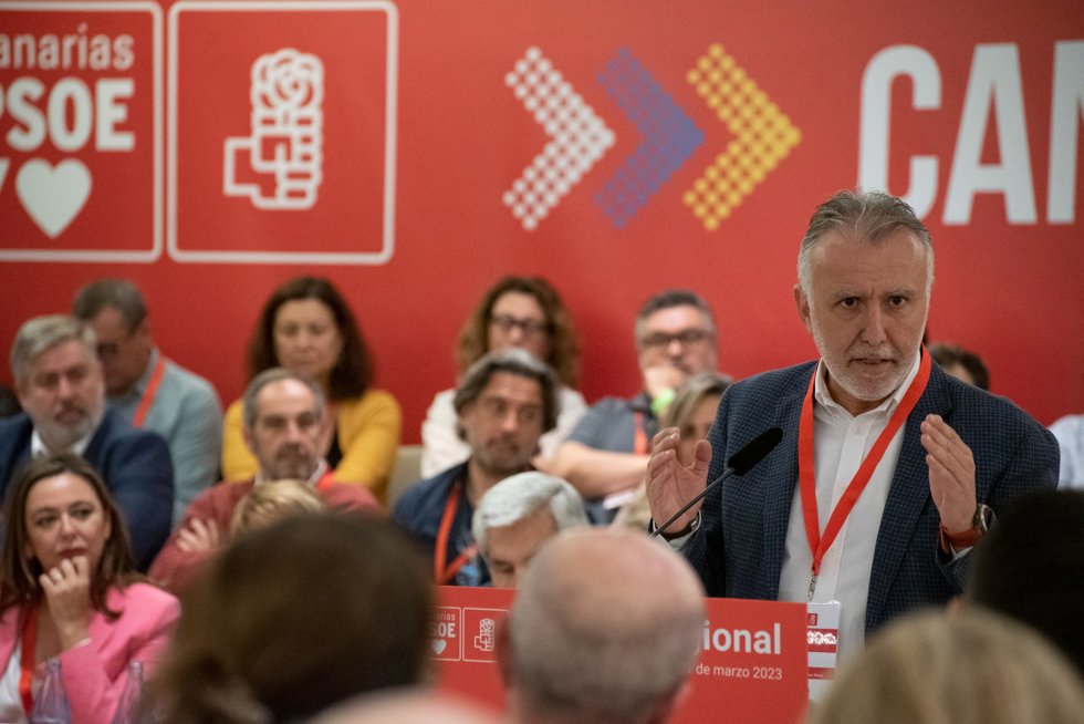 El secretario general del PSOE Canarias, Ángel Víctor Torres