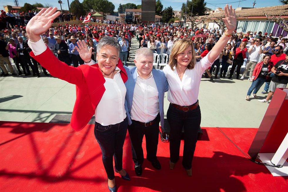 José Vélez, junto a la ministra Pilar Alegría y la alcaldesa de Calasparra, en su presentación como candidato socialista a la presidencia de la CARM