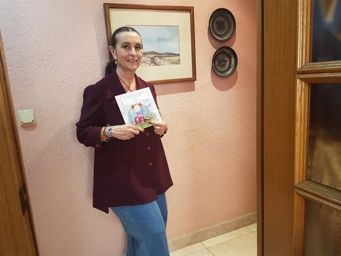 La fiscal y escritora Susana Gisbert con su nueva obra