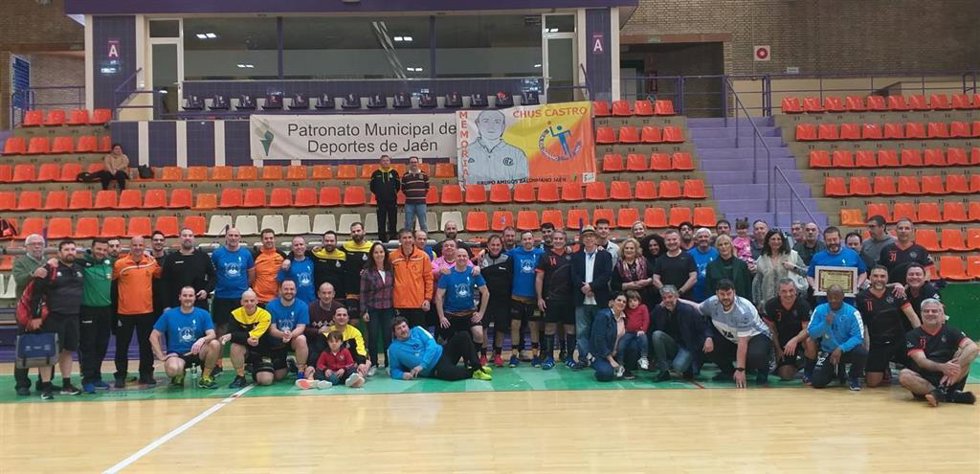 Celebración del Memorial Chus Castro de balonmano en el pabellón de La Salobreja de Jaén.