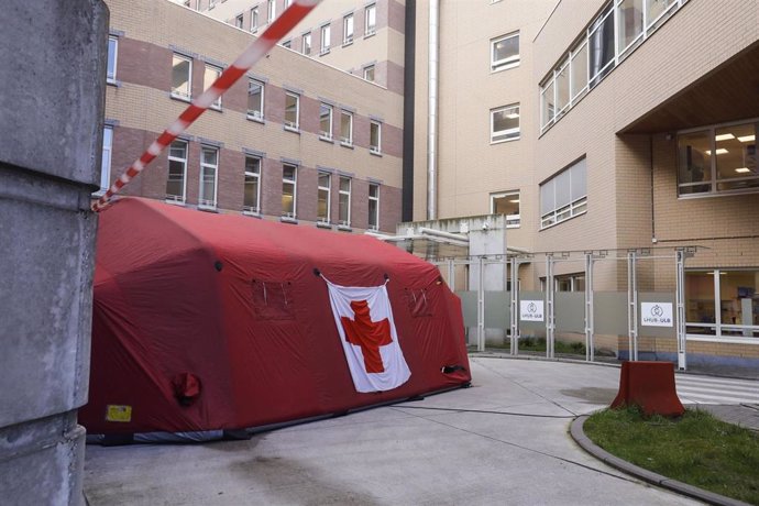 Archivo - Entrada de emergencias del Hospital Saint-Pierre en la capital de Bélgica, Bruselas