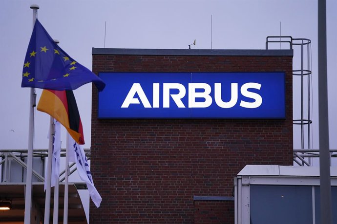 Archivo - FILED - 18 January 2022, Hamburg: The main gate of the Airbus plant in Hamburg-Finkenwerder. Photo: Marcus Brandt/dpa