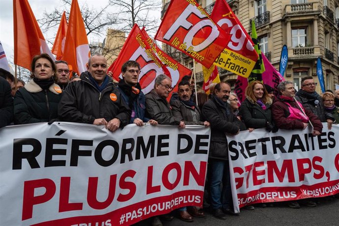 Los principales responsables de los sindicatos franceses protestan contra los planes de reformas de pensiones del Gobierno