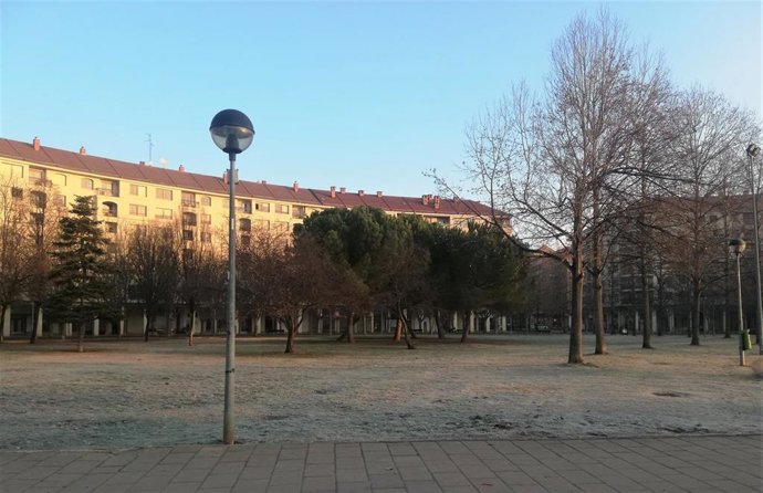 Archivo - Hielo en el Parque San Adrián de Logroño