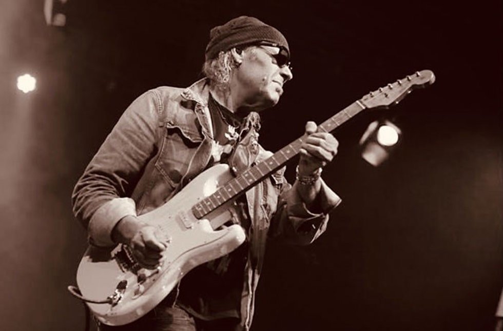 Archivo - El guitarrista Javier Vargas