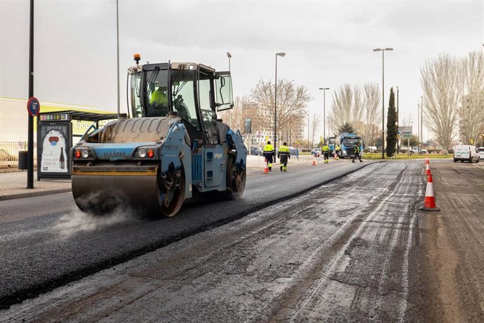 Infraestructuras amplía el plan especial de asfaltado con una decena de nuevas actuaciones durante este mes de marzo.