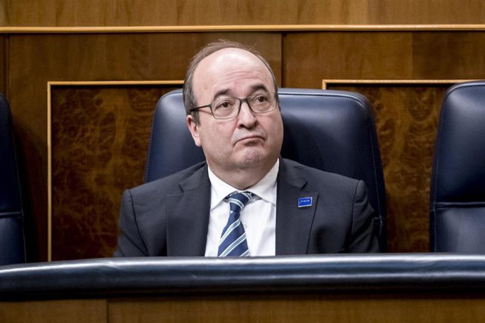 Archivo - El ministro de Cultura y Deporte, Miquel Iceta, durante una sesión plenaria en el Congreso de los Diputados, a 24 de enero de 2023, en Madrid (España).   