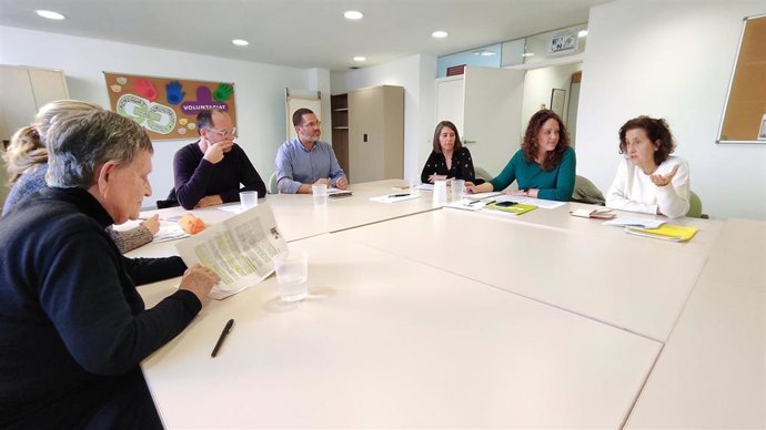 MÉS se compromete a reforzar la lucha contra la pobreza durante la próxima legislatura, en un encuentro con representantes de EAPN-Illes Balears. Xarxa per la Inclusió Social