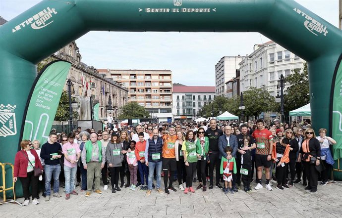 Miembros del Gobierno participan en la VII Marcha Contra el Cáncer de Torrelavega
